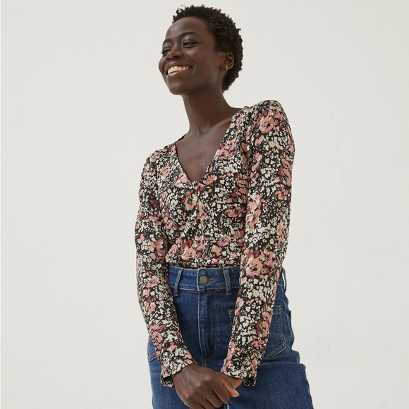 Fat Face Women’s Shirt Size 2 Rhian Blush Floral Viscose Fitted Twist Front Top - Picture 1 of 10